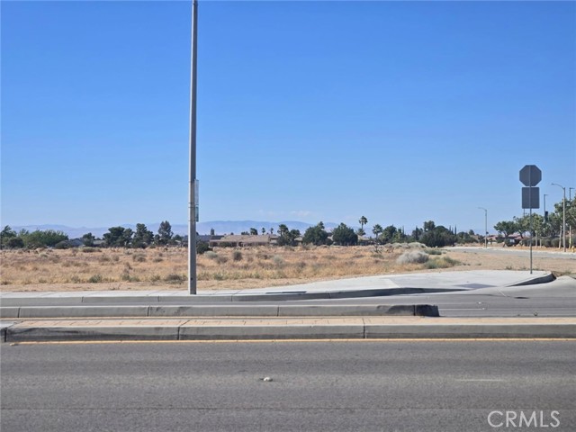 21 W Cor Avenue P & 21Stw Avenue W, Palmdale CA: https://media.crmls.org/medias/6588f8af-5218-45be-ac6e-e7c4788bcbe7.jpg