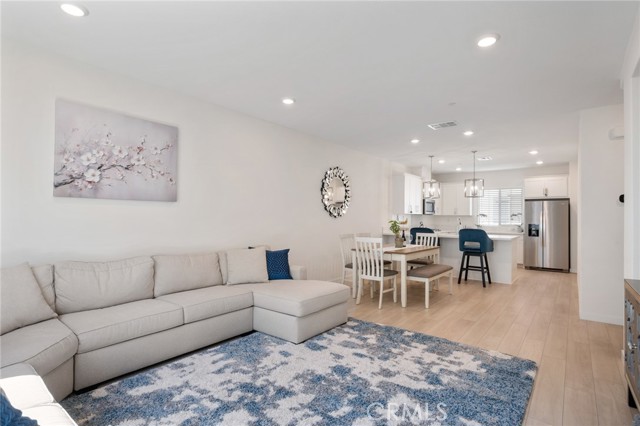 22310 Spanish Oak Court, Torrance CA: https://media.crmls.org/medias/65893910-05e0-4d83-8fb9-55c63beca273.jpg