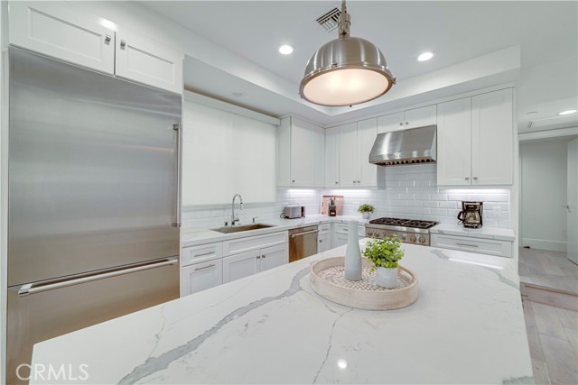 Detail Gallery Image 23 of 67 For 608 Heliotrope, Corona Del Mar,  CA 92625 - 4 Beds | 4 Baths