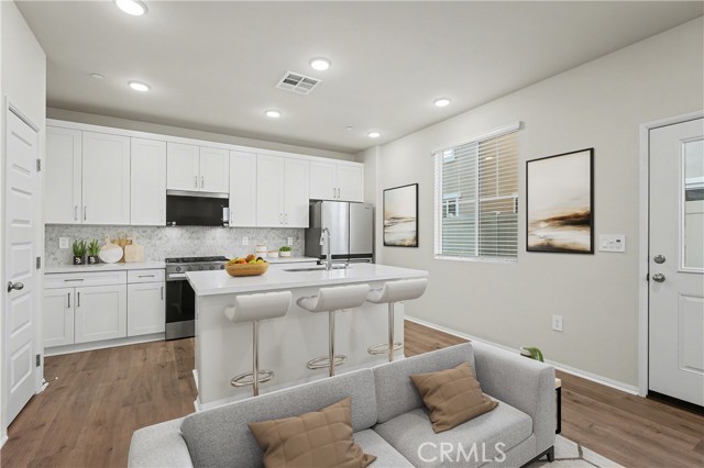 Detail Gallery Image 4 of 23 For 28506 via Priorat, Temecula,  CA 92591 - 4 Beds | 3 Baths