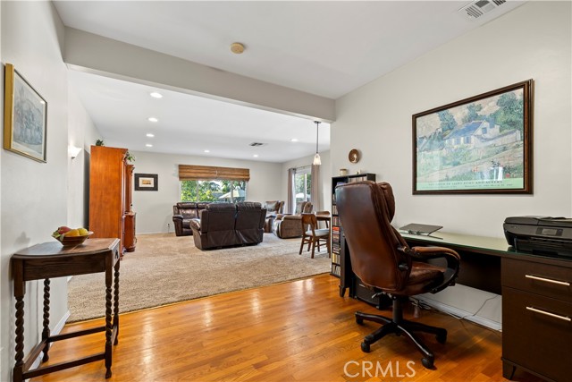 Detail Gallery Image 23 of 45 For 2937 Claremont Heights, Claremont,  CA 91711 - 3 Beds | 2/1 Baths