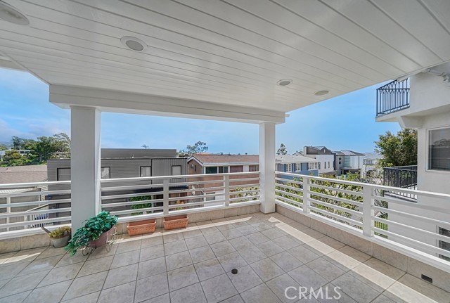 Detail Gallery Image 9 of 19 For 328 Poppy Ave, Corona Del Mar,  CA 92625 - 3 Beds | 3 Baths