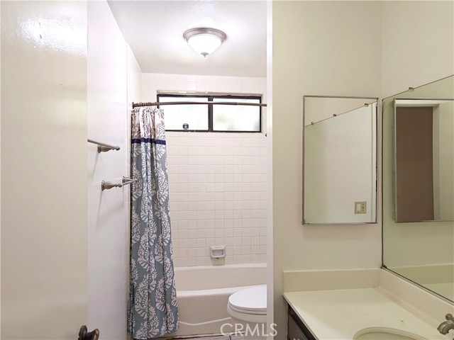 2682 34th Street, Santa Monica CA: https://media.crmls.org/medias/658b8646-6fe1-4a0c-93b2-27c654fc5474.jpg