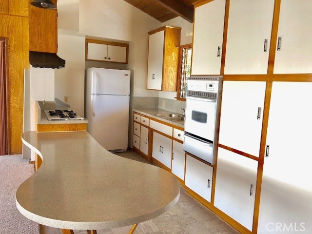 7th Place kitchen with large breakfast bar