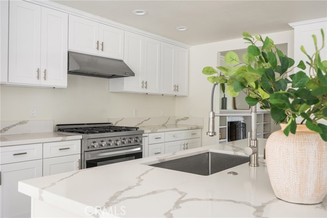 19201 Barrett Lane, North Tustin CA: https://media.crmls.org/medias/658c1eff-e2bf-4db6-9edc-c5d21ba90bde.jpg