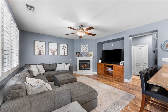 4122 Rainer, Lancaster CA: https://media.crmls.org/medias/658c7ecf-5b0d-4f41-ad21-84f70c3783c6.jpg