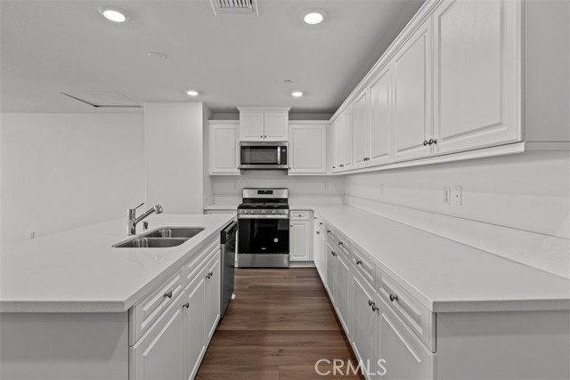 4285 S Hermosa Paseo, Ontario CA: https://media.crmls.org/medias/658cc780-423b-4a80-ac64-32ea11e26ae5.jpg