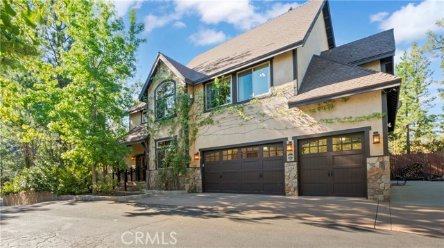1034 Teakwood Drive, Lake Arrowhead CA: https://media.crmls.org/medias/658cd6b7-88d1-4815-acde-3e744231fd42.jpg