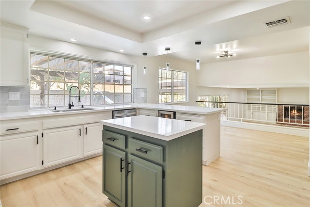 20591 Celtic Street, Chatsworth CA: https://media.crmls.org/medias/658d6b5c-99fa-4d5f-9c35-e4526db80a74.jpg