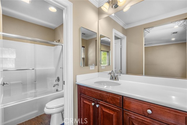 19539 Laroda, Saugus CA: https://media.crmls.org/medias/658d9c53-c32f-44e3-83b8-6c034886d663.jpg