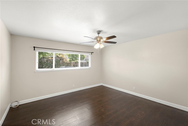 Detail Gallery Image 8 of 19 For 16882 Ross Ln, Huntington Beach,  CA 92647 - 4 Beds | 2 Baths