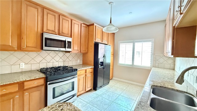 Detail Gallery Image 7 of 25 For 5241 Colodny Dr #403,  Agoura Hills,  CA 91301 - 3 Beds | 2/1 Baths