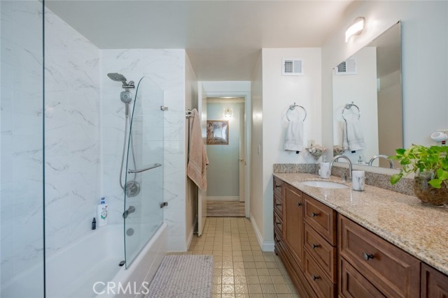 Detail Gallery Image 14 of 31 For 10836 Darby Ave, Porter Ranch,  CA 91326 - 4 Beds | 2 Baths