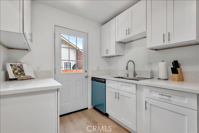 518 E Lime, Monrovia CA: https://media.crmls.org/medias/659084a6-360a-406e-a254-8e7ff25c4b11.jpg