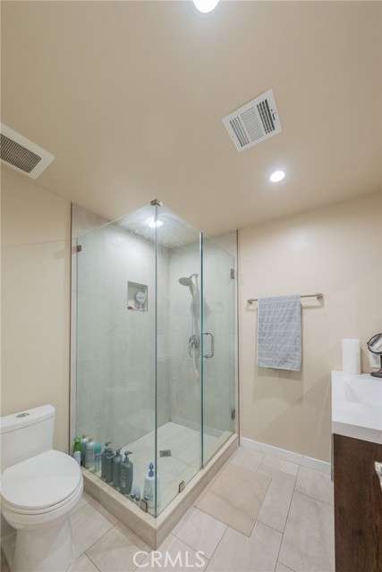 9720 Hayvenhurst photo 24