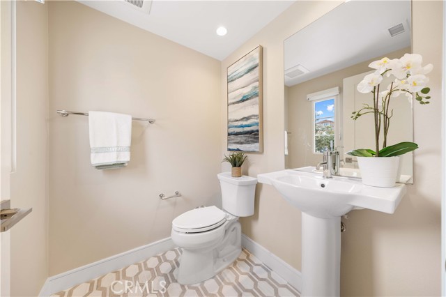 Detail Gallery Image 7 of 53 For 123 Oceano, Irvine,  CA 92602 - 3 Beds | 2/1 Baths