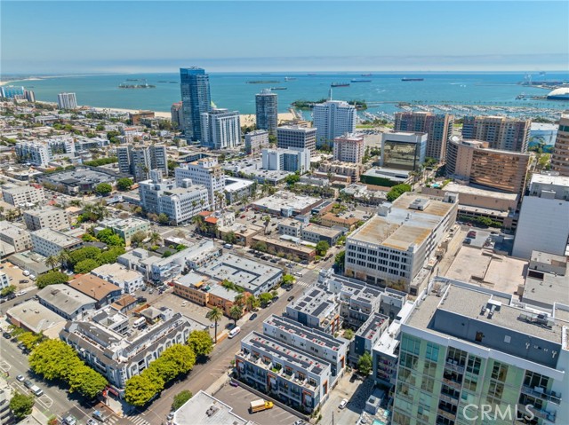 225 Elm Avenue, Long Beach CA: https://media.crmls.org/medias/65917691-f4f7-494a-8ee4-483ff2109323.jpg