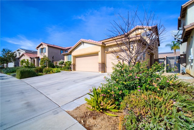 Detail Gallery Image 6 of 41 For 12010 Santiam Ct, Jurupa Valley,  CA 91752 - 5 Beds | 3/1 Baths