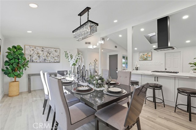 Detail Gallery Image 5 of 13 For 405 S Clara, Santa Ana,  CA 92703 - 4 Beds | 2 Baths