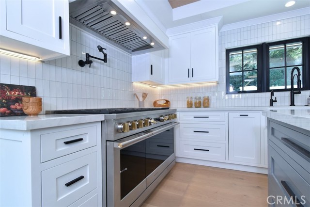 Detail Gallery Image 20 of 68 For 13327 Cheltenham Dr, Sherman Oaks,  CA 91423 - 4 Beds | 5/1 Baths