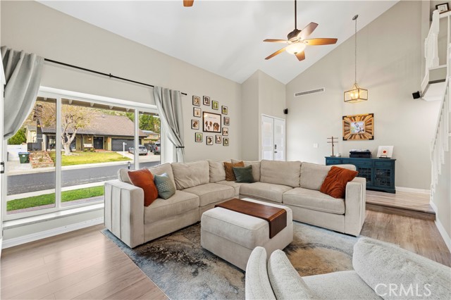 Detail Gallery Image 6 of 49 For 28972 Lotusgarden, Canyon Country,  CA 91387 - 4 Beds | 3 Baths