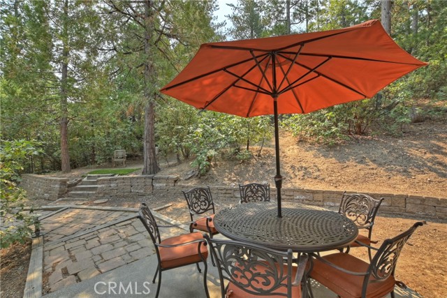 Detail Gallery Image 12 of 53 For 27336 Alpen Dr, Lake Arrowhead,  CA 92352 - 4 Beds | 4/1 Baths