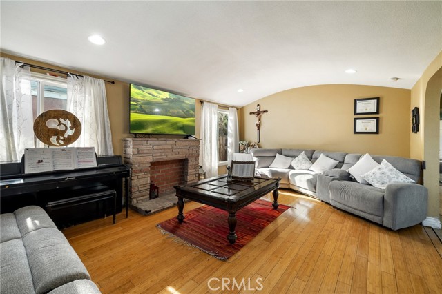1337 W Gage Avenue, Los Angeles CA: https://media.crmls.org/medias/65922c43-bc1c-466e-9488-5399bdf41609.jpg