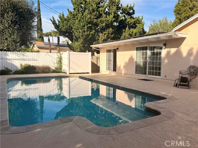 Detail Gallery Image 16 of 18 For 5517 Woodman Ave., Sherman Oaks,  CA 91401 - 4 Beds | 3 Baths