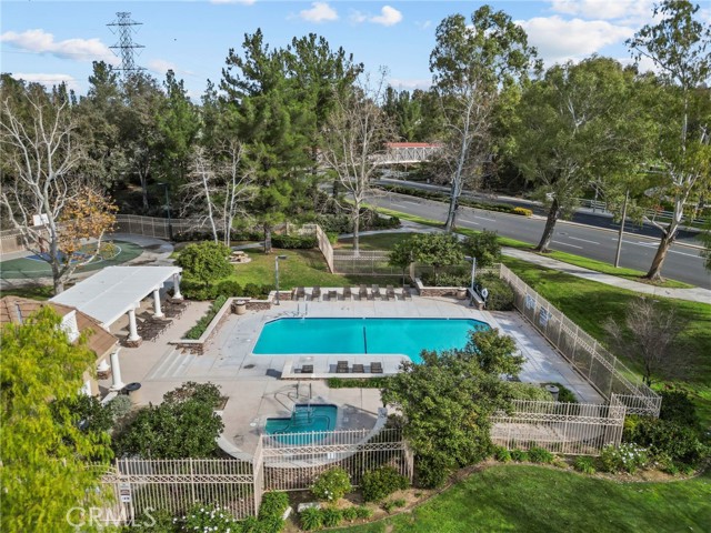 Detail Gallery Image 34 of 37 For 27915 Skycrest Cir, Valencia,  CA 91354 - 2 Beds | 2/1 Baths