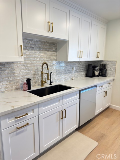 Detail Gallery Image 8 of 29 For 11311 Tampa #4,  Porter Ranch,  CA 91326 - 3 Beds | 1/2 Baths