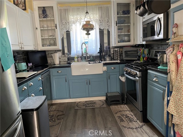 Detail Gallery Image 2 of 12 For 421 S O Pl, Lompoc,  CA 93436 - 4 Beds | 2 Baths