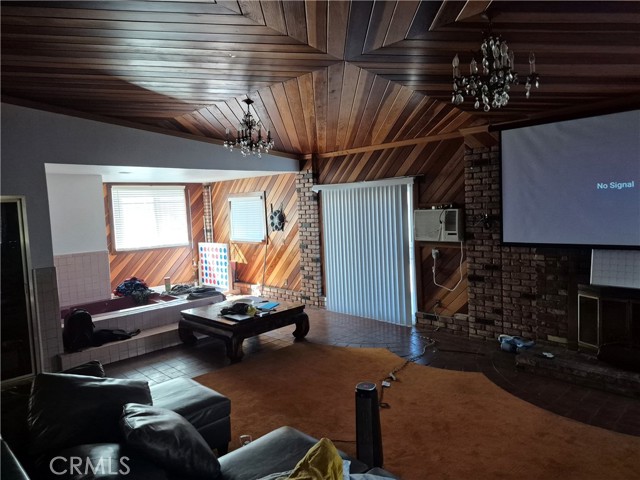 Detail Gallery Image 4 of 8 For 12621 S Hoover, Los Angeles,  CA 90044 - 4 Beds | 3 Baths