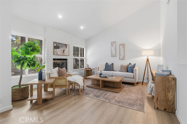 Detail Gallery Image 6 of 36 For 137 Redding Rd #B,  Campbell,  CA 95008 - 2 Beds | 2/1 Baths