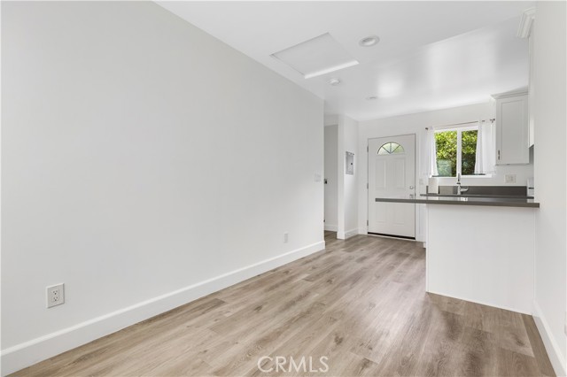 6219 1/2 Agnes Avenue, North Hollywood CA: https://media.crmls.org/medias/6595d940-debc-4734-8d37-75ba1170181a.jpg