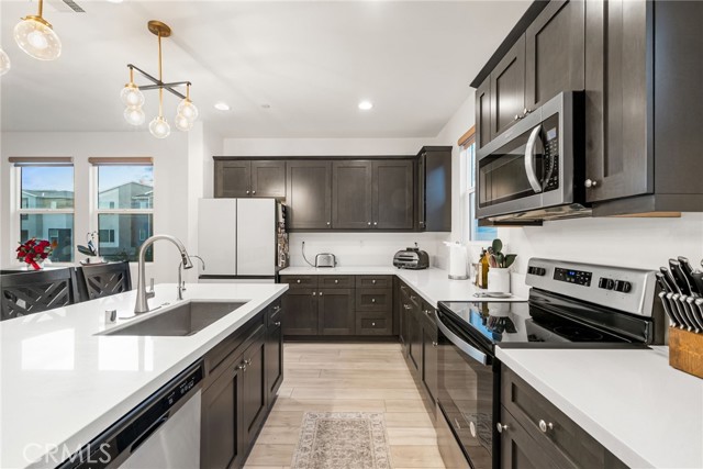 Detail Gallery Image 15 of 34 For 329 N Standard, Santa Ana,  CA 92701 - 4 Beds | 3/1 Baths