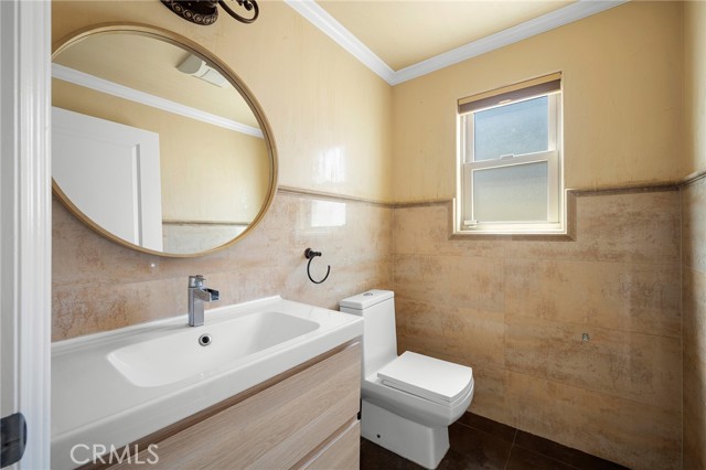 Detail Gallery Image 15 of 29 For 750 E Orange Grove Ave, Burbank,  CA 91501 - 3 Beds | 3 Baths