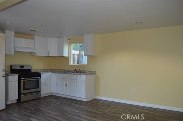 24758 Chestnut St, Newhall CA: https://media.crmls.org/medias/65963243-9119-46f4-8b81-f2c3d07d4a88.jpg