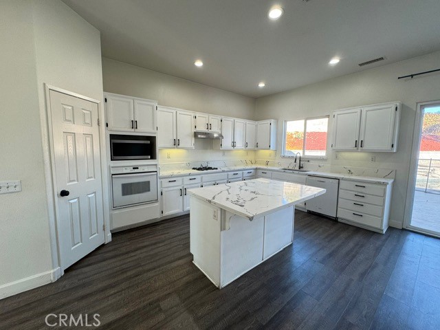 Detail Gallery Image 18 of 60 For 11818 Amethyst Ct, Jurupa Valley,  CA 91752 - 6 Beds | 3 Baths