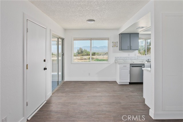 Detail Gallery Image 6 of 37 For 16104 Stagecoach Ave, Palmdale,  CA 93591 - 3 Beds | 2 Baths