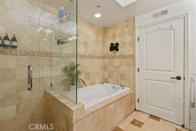 Detail Gallery Image 22 of 31 For 12026 Hoffman Steet #101,  Studio City,  CA 91604 - 3 Beds | 3 Baths