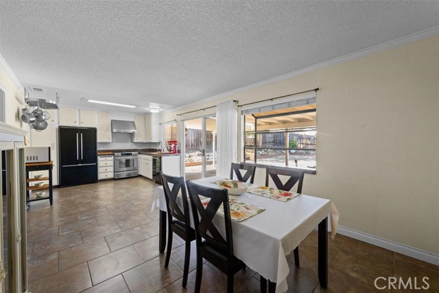 Detail Gallery Image 4 of 63 For 2078 Woodlawn, Corona,  CA 92882 - 3 Beds | 2 Baths