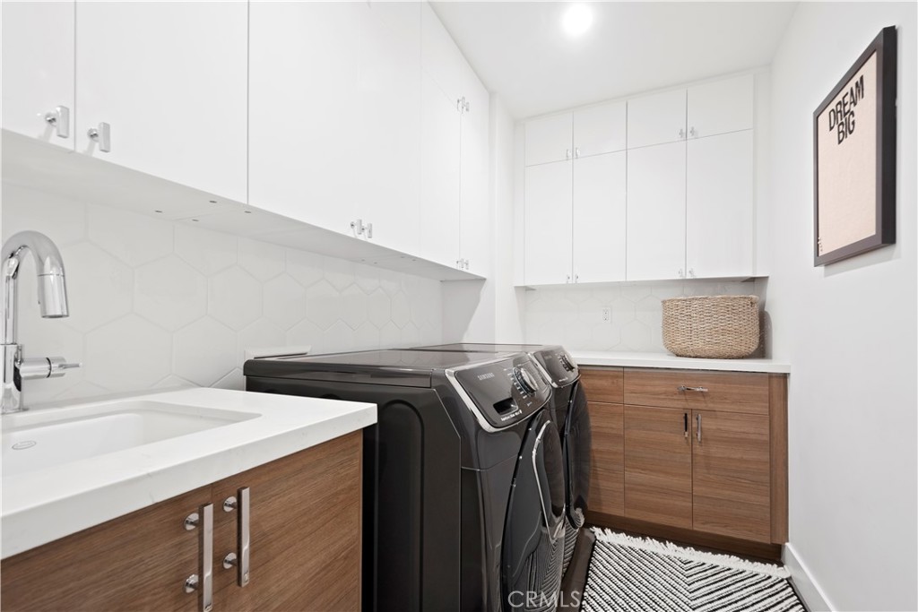 65993242 E370 4e72 8fa6 Eab752afe394