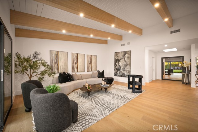18839 La Amistad Place, Tarzana CA: https://media.crmls.org/medias/659a928b-0547-452f-91bb-c5f165a3fa88.jpg