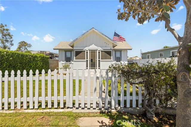 435 S Palm Avenue, Santa Paula CA: https://media.crmls.org/medias/659acbe3-5729-4489-a052-92800b2e15a3.jpg