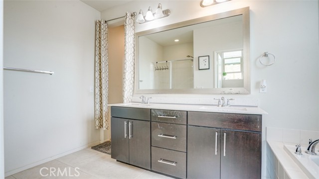 4248 W 5th Street, Santa Ana CA: https://media.crmls.org/medias/659ae059-b0c9-4bbc-be74-b89fd654c286.jpg