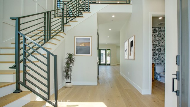 Detail Gallery Image 7 of 68 For 6250 Lindley Ave, Encino,  CA 91316 - 4 Beds | 3/1 Baths