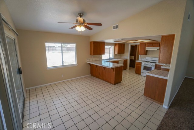 Detail Gallery Image 7 of 23 For 11540 Mohawk Rd, Apple Valley,  CA 92308 - 3 Beds | 2 Baths