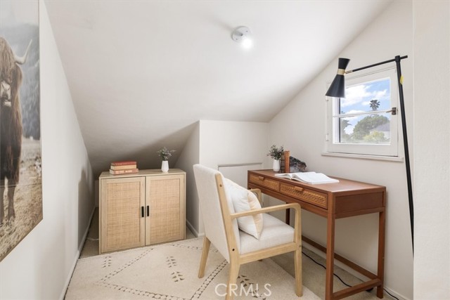 Detail Gallery Image 3 of 38 For 6476 San Marco Cir, Los Angeles,  CA 90068 - 2 Beds | 3/1 Baths