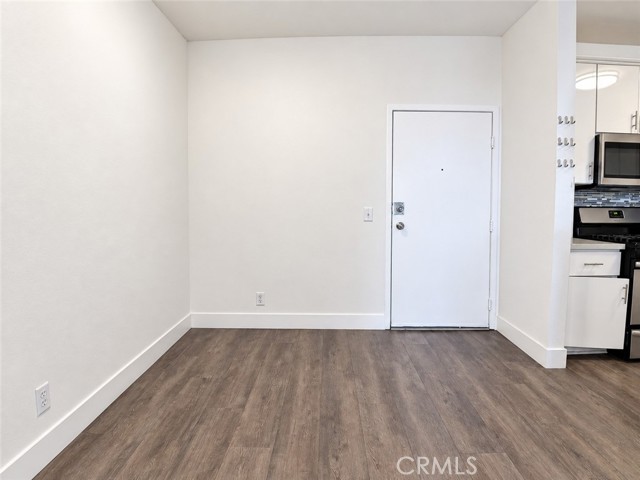11657 Oxnard Street, 109 photo 10