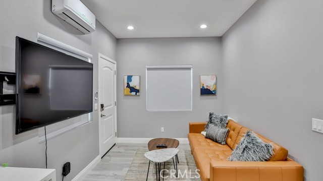 408 S Flower Street, Santa Ana CA: https://media.crmls.org/medias/659d02f9-f4e8-4f02-aead-e482ef6347b2.jpg